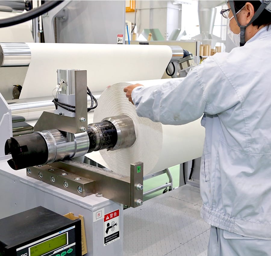 凝集製法巻き取り・仕上げの様子